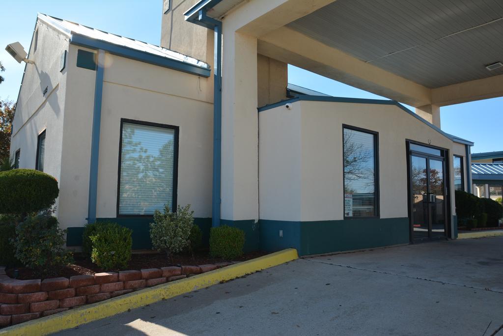 Lincoln Inn Express Hotel And Suites Oklahoma City Bagian luar foto